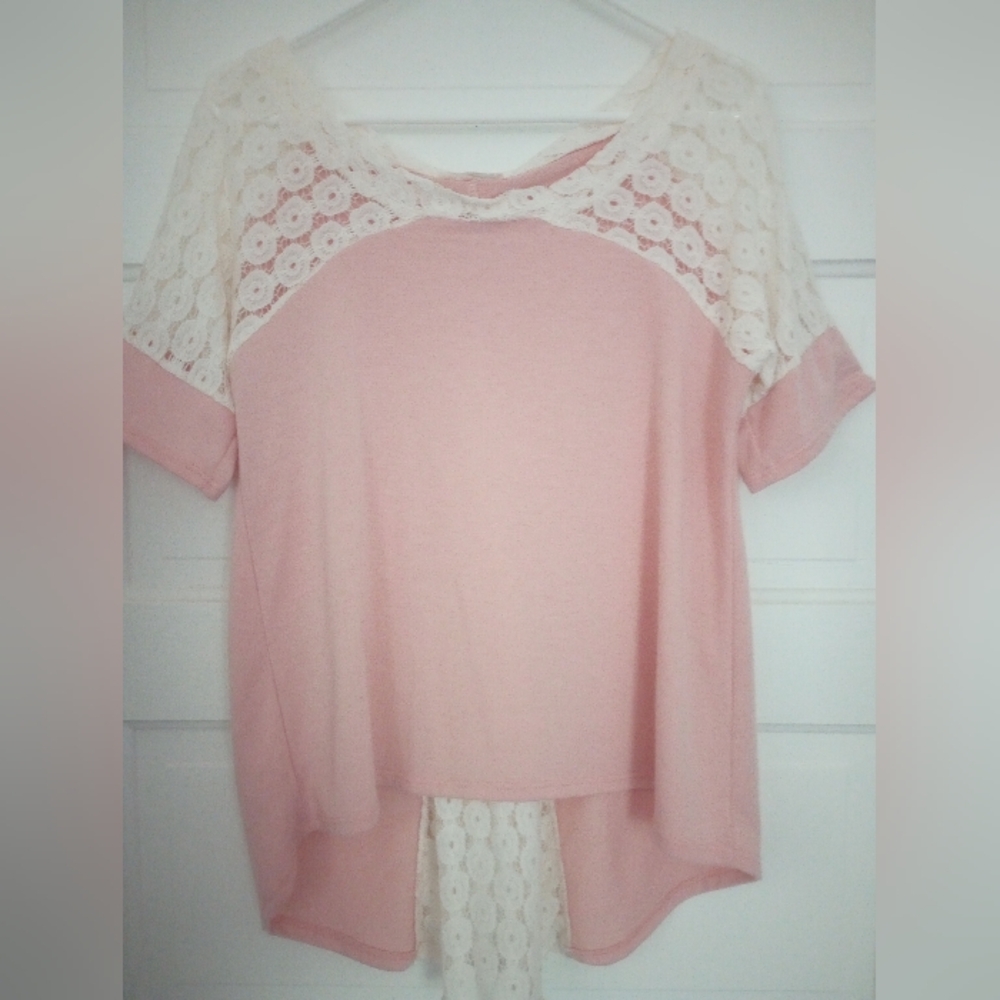 Pink w/white eyelet features s/s Top